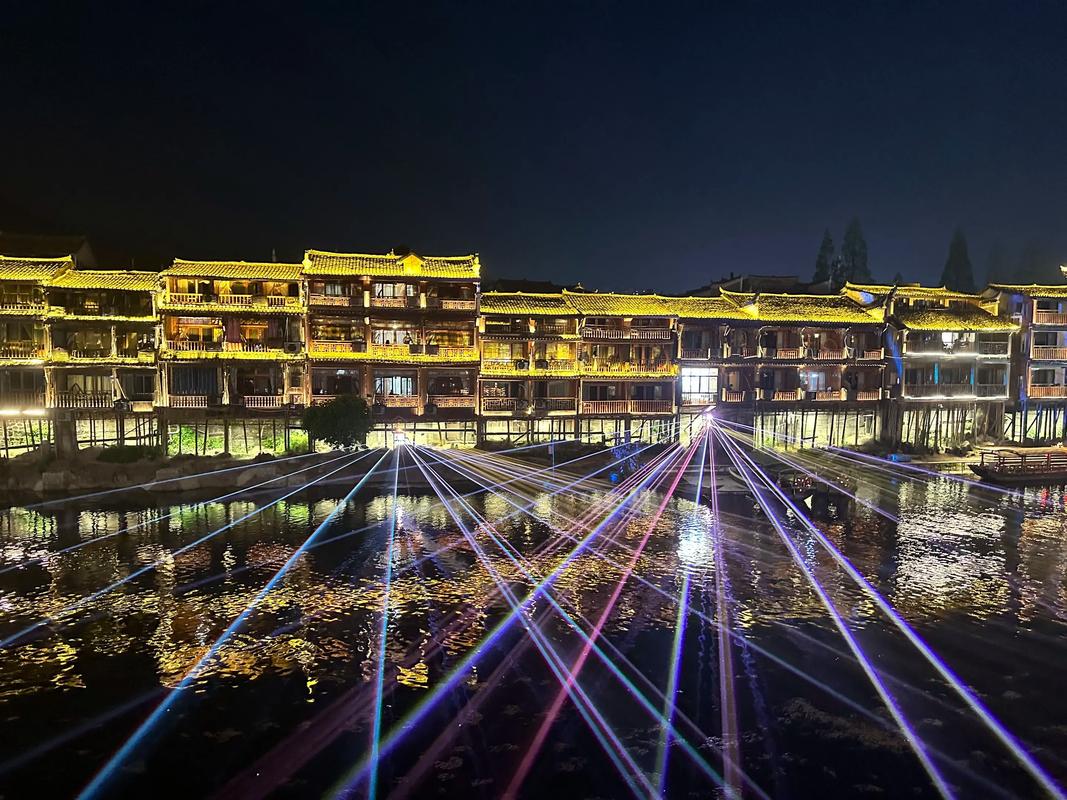 凤凰古城夜景最佳打卡点 - 逸游假期